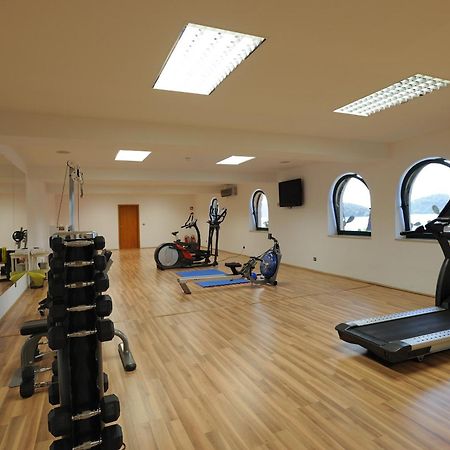 Hotel Solitudo Uble Bagian luar foto