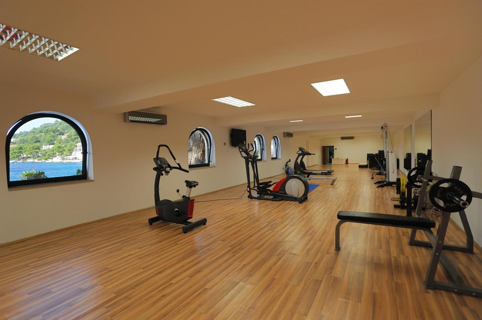 Hotel Solitudo Uble Bagian luar foto
