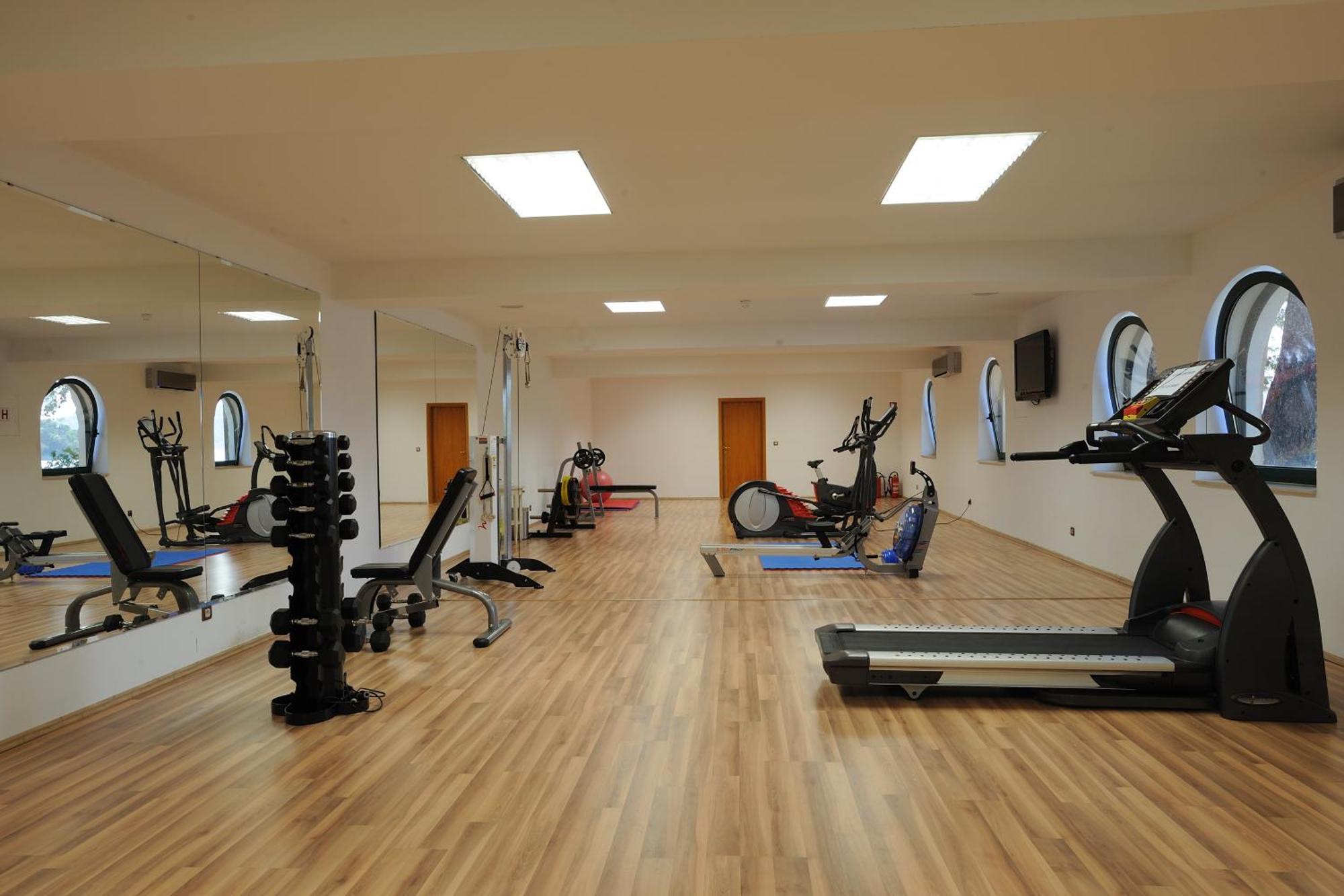 Hotel Solitudo Uble Bagian luar foto