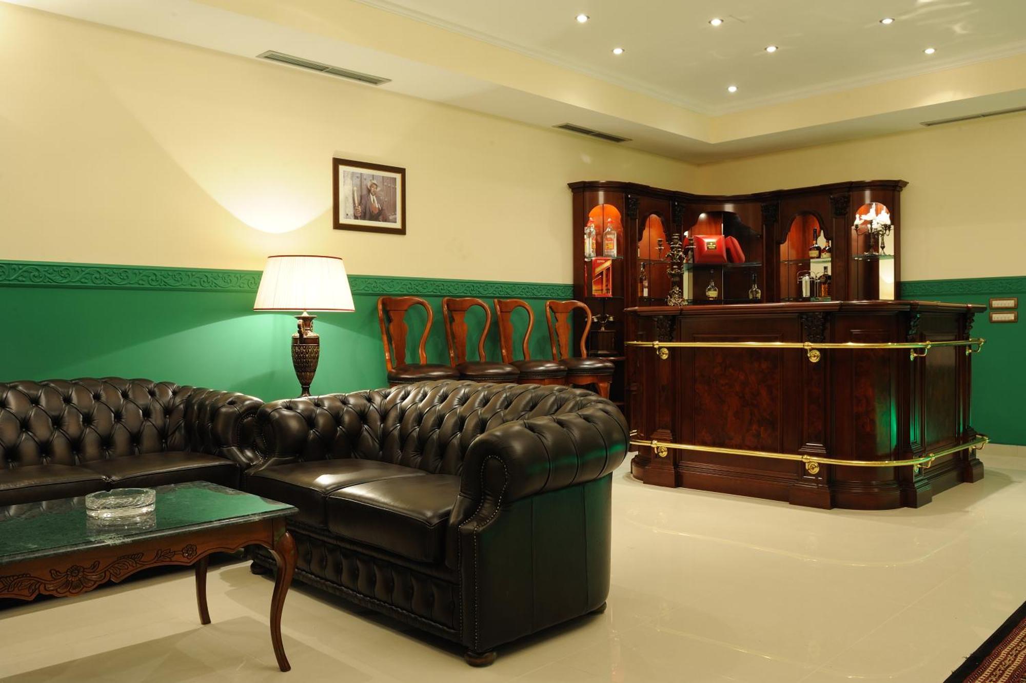 Hotel Solitudo Uble Bagian luar foto