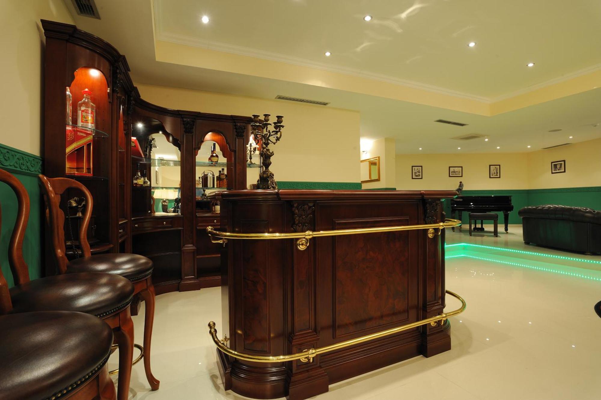 Hotel Solitudo Uble Bagian luar foto